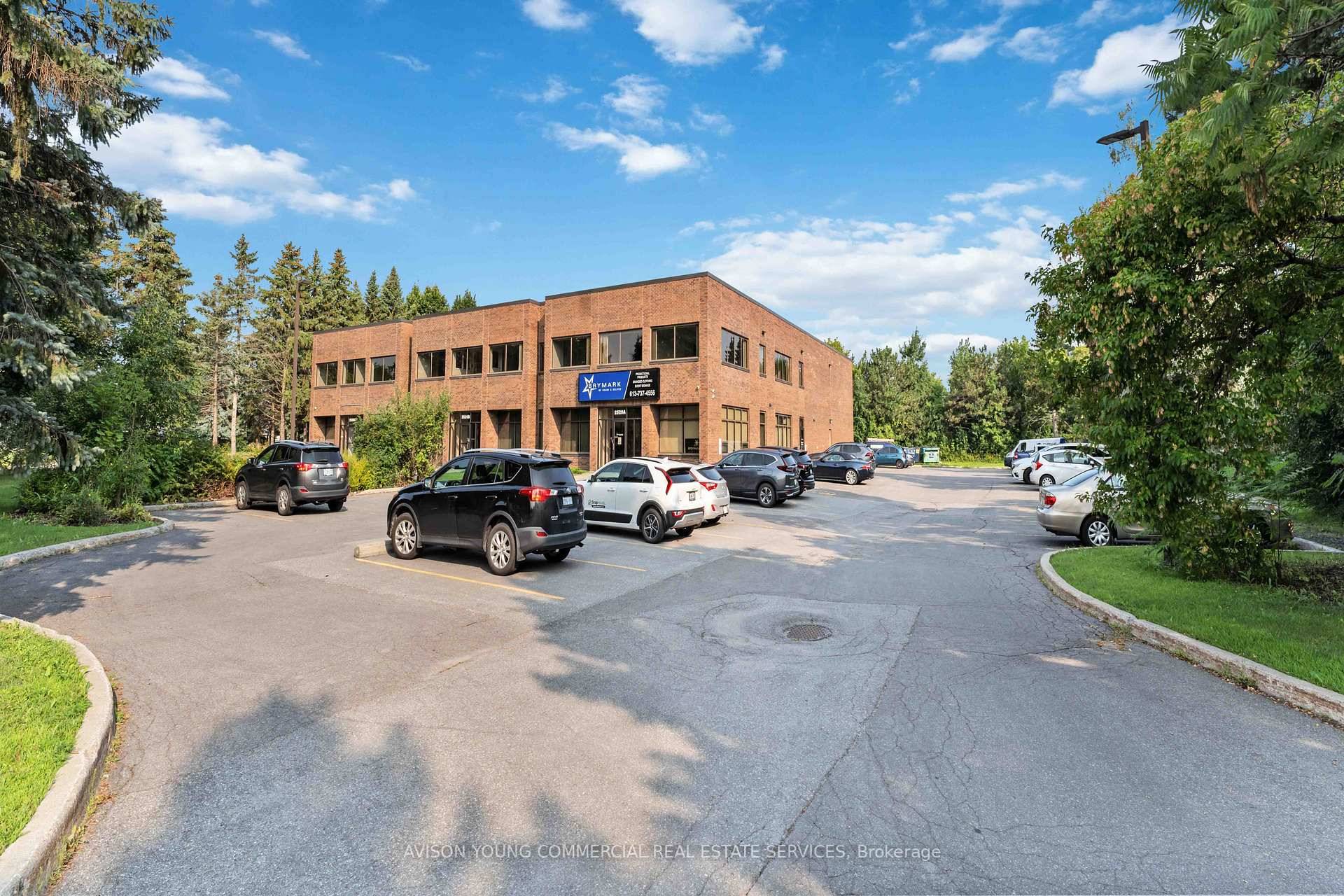 2520 ST LAURENT Boulevard B-2, Hunt Club - South Keys and Area, ON K1H 1B1