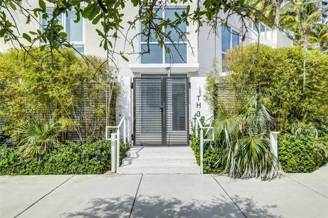 Spacious Townhome at Tiffany House Residences, Fort Lauderdale Beach.