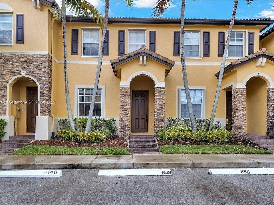 Great investment opportunity at Lakes by the Bay.