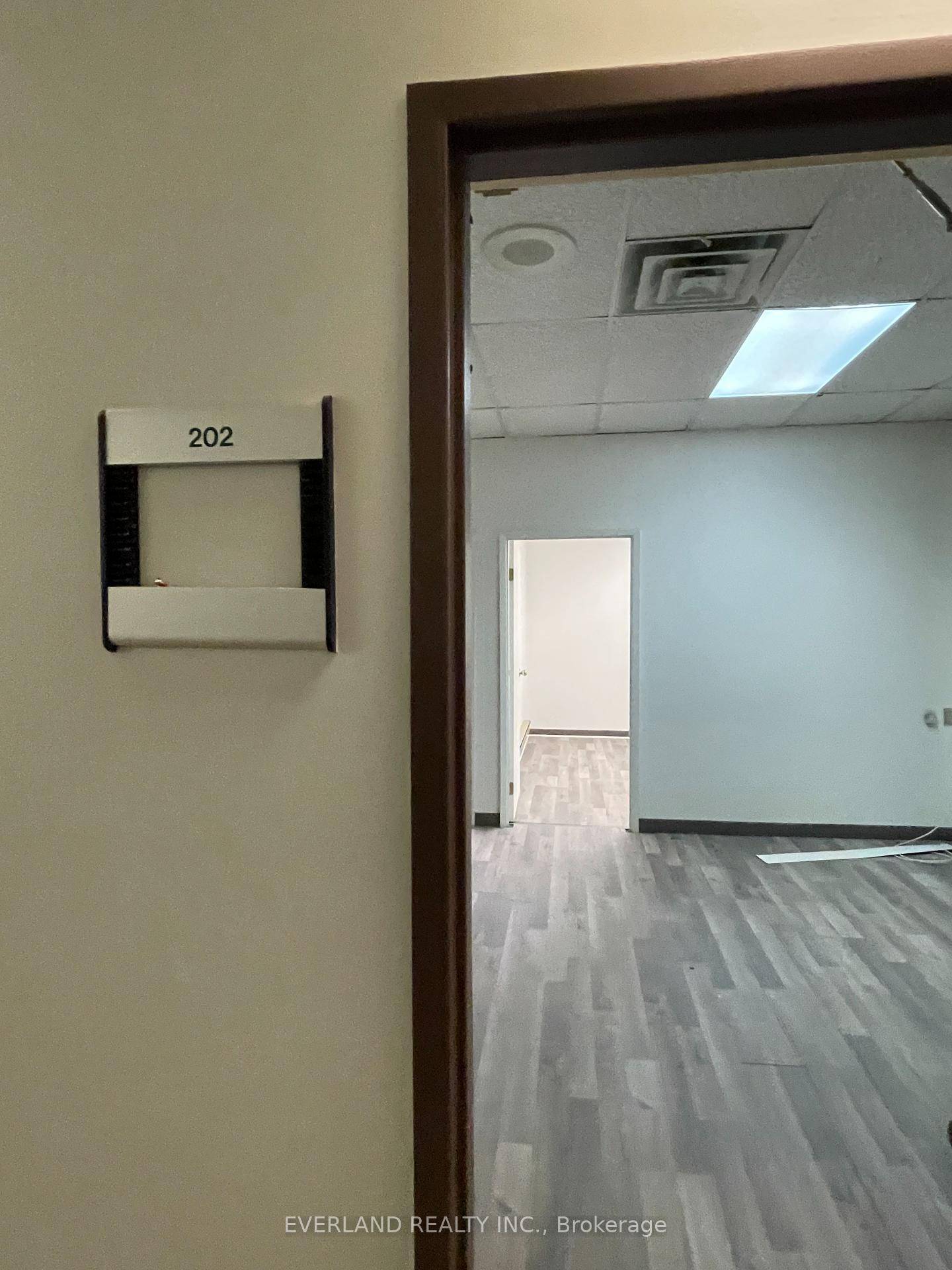 Bright Office Space In A Newly Renovated Office Building Suitable For A Variety Of Professionals.