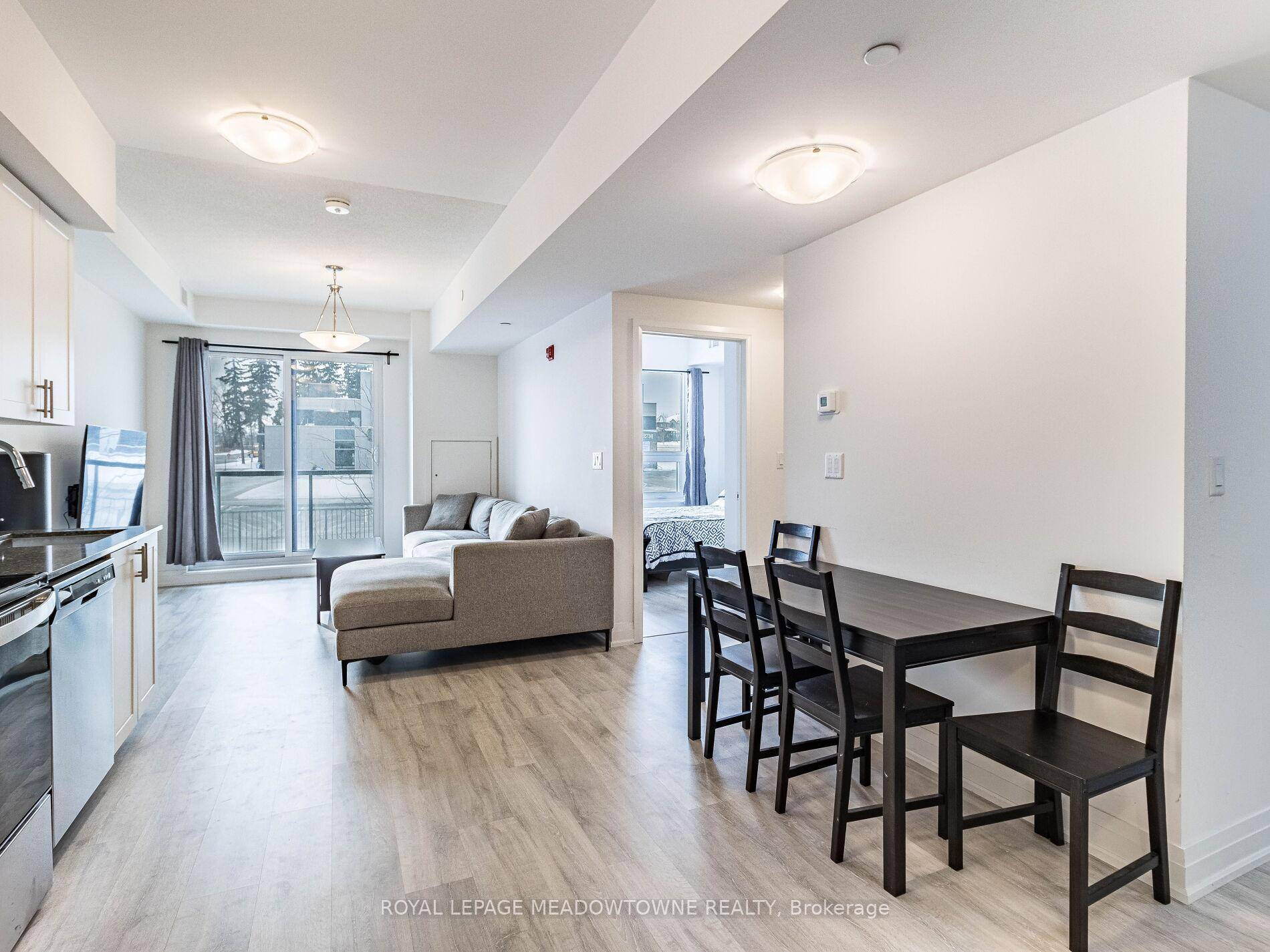 Welcome to 216 9700 Ninth Line, Markham a fantastic opportunity for first time buyers or investors.