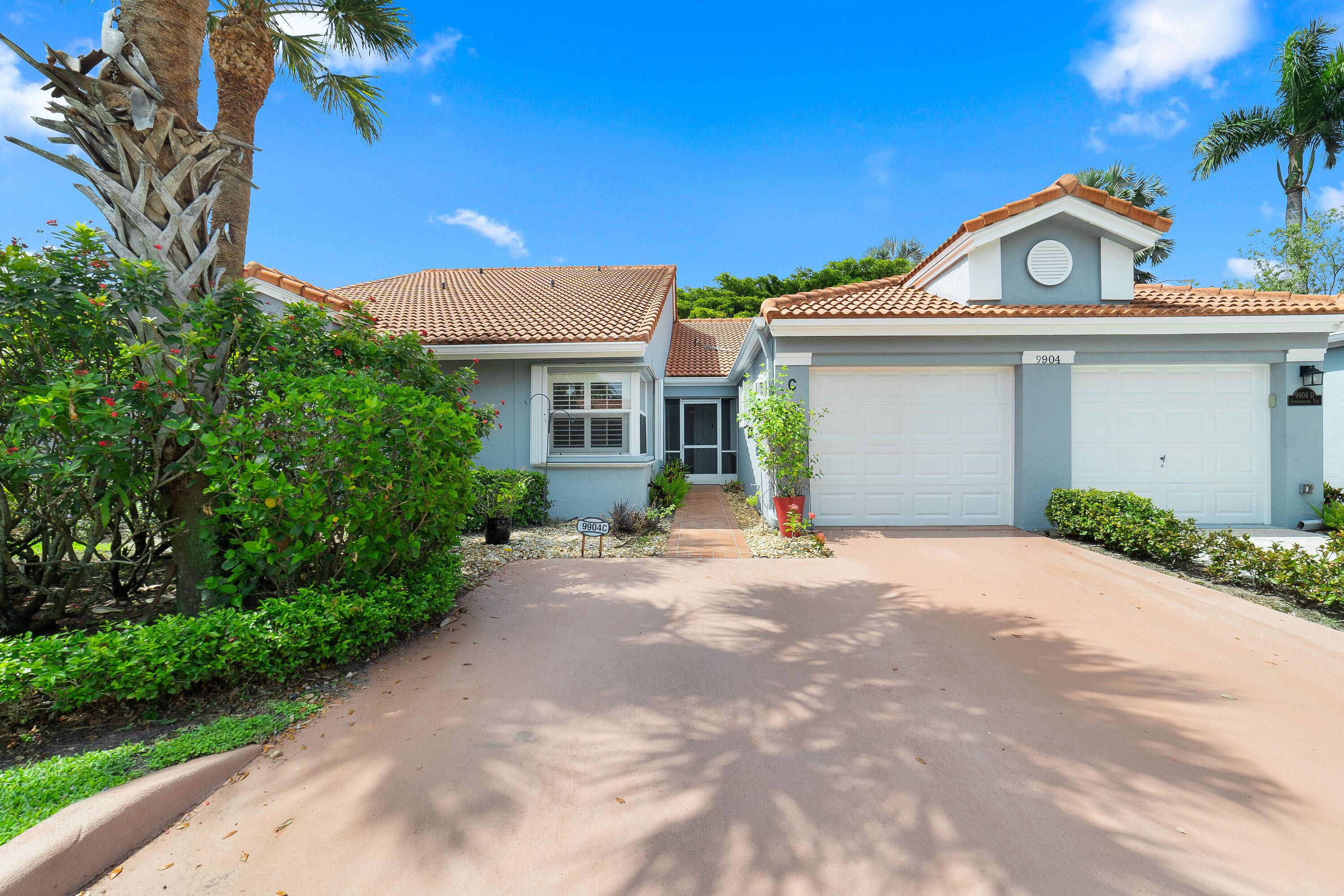 Well maintained villa in Palm Isles I offering 2 bedrooms, 2 baths, and 1, 350 sq ft of updated living space.