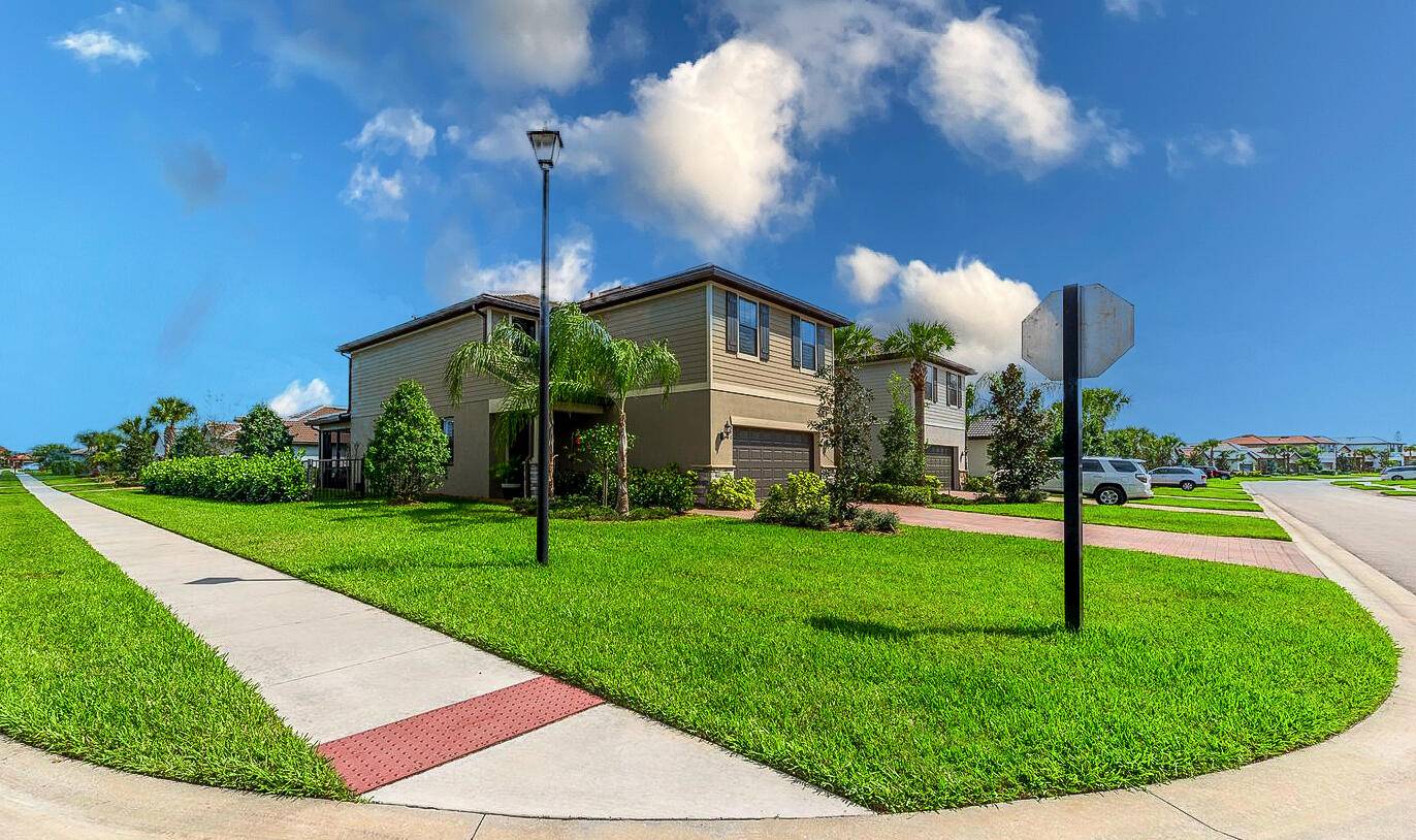 Moving Sale ! Sellers are offering to pay buyer's closing costs don't miss this opportunity !