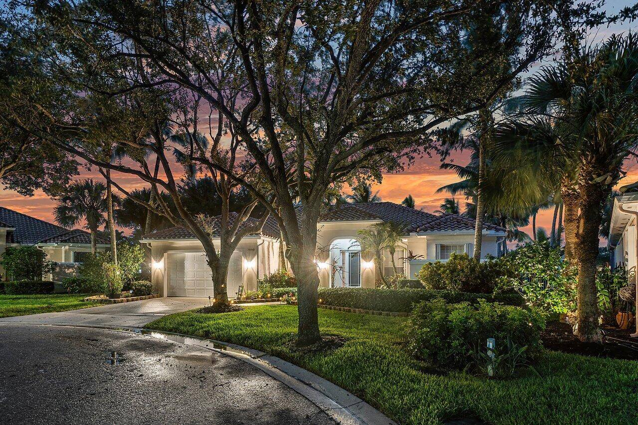 ONE OF A KIND LOT AND LAYOUT IN RIVERWALK !
