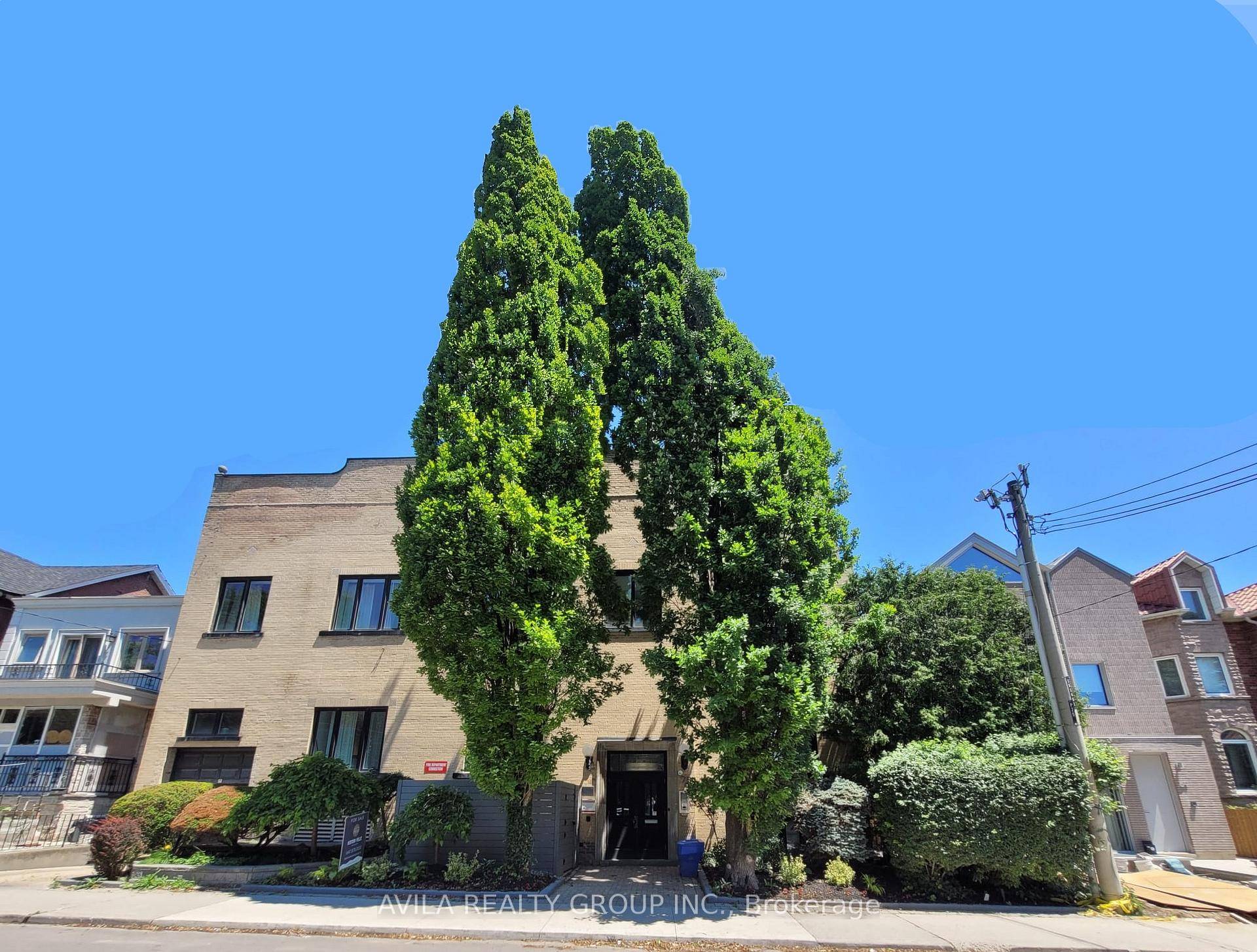 ONE OF A KIND LOFT FOR SALE IN TORONTO'S TRINITY BELLWOODS.