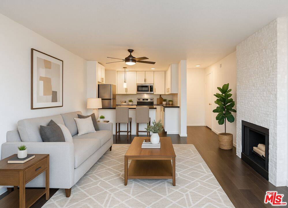 141  S Clark Dr 1BR Beverly Grove La
