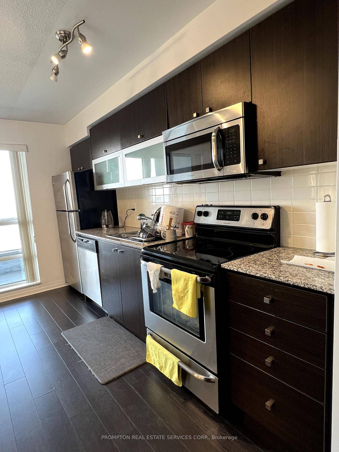 Luxurious condo Ultra ' very convenient location close to all amenities amp ; ttc walk to fairview mall amp ; subway station corner unit north west view 665 sf plus ...