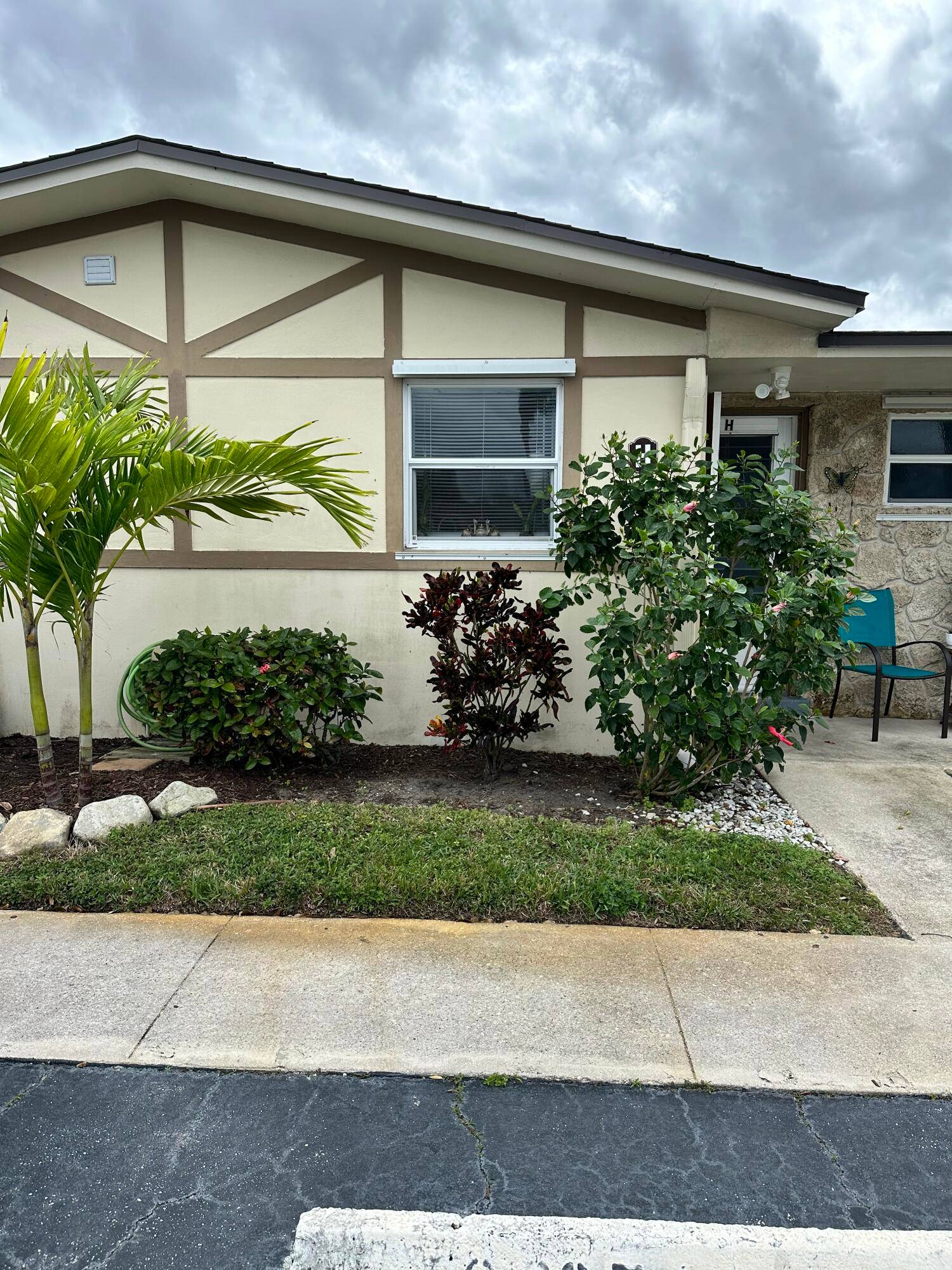 Welcome into the one level Corner unit in a 55 Community, 2 2 full baths, fully RenovatedLiving Dining room combination, Hurricane protection though out, well maintained Just minutes from Shopping, ...