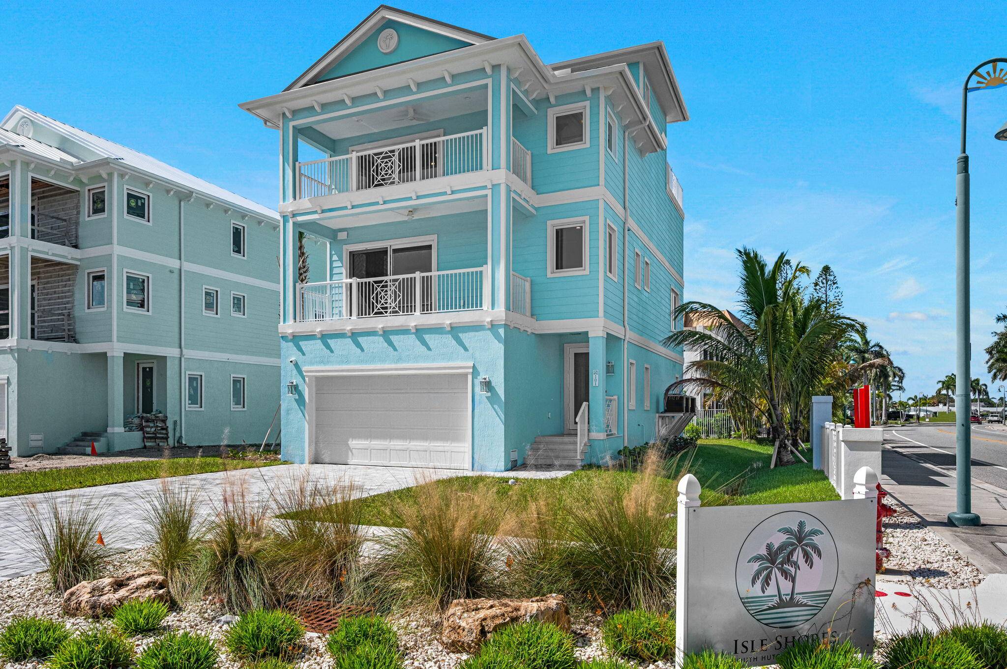 Discover unparalleled luxury and breathtaking coastal haven, located in Hutchinson Island, Florida.