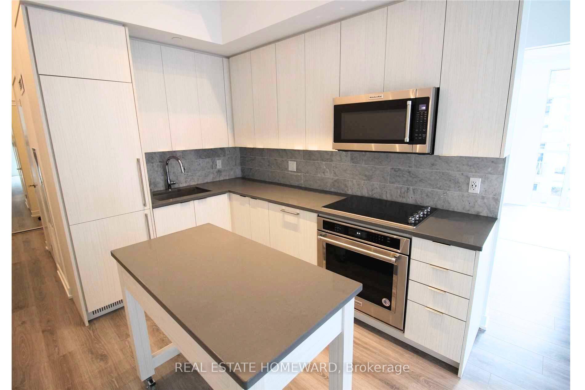 Large 760 Square Foot 2 Bed 2 Bathroom CORNER Unit W Parking Locker !