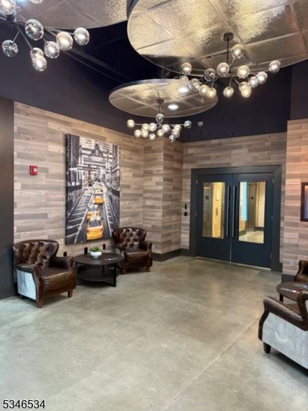 GREAT LOCATION ! ! IN FRONT OF RAHWAY TRAIN STATION !