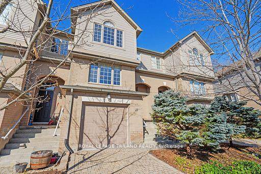 Welcome to this spacious 3 1 bedroom, 3 1 bathroom condo located in the highly sought after Masonville Neighbourhood of North London !