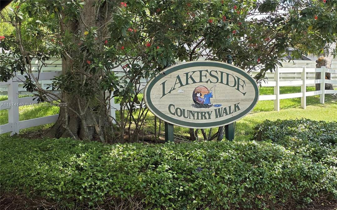 Great opportunity to own a townhouse at Country Villas in the quiet Countrywalk community.