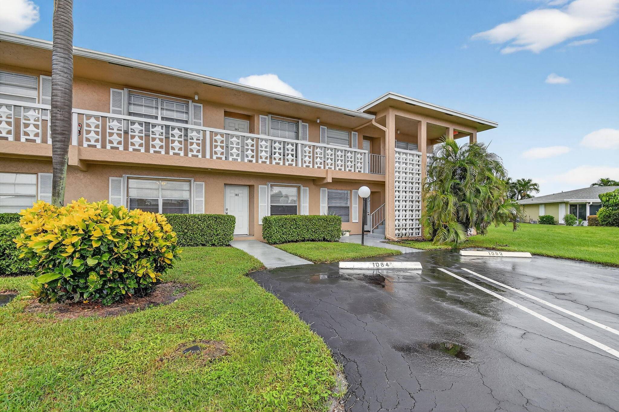 Beautiful 2 2 ground floor unit with washer and dryer inside.
