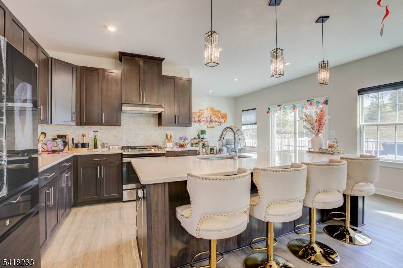 Welcome to 7 Troy Lane in Stone Water Village !