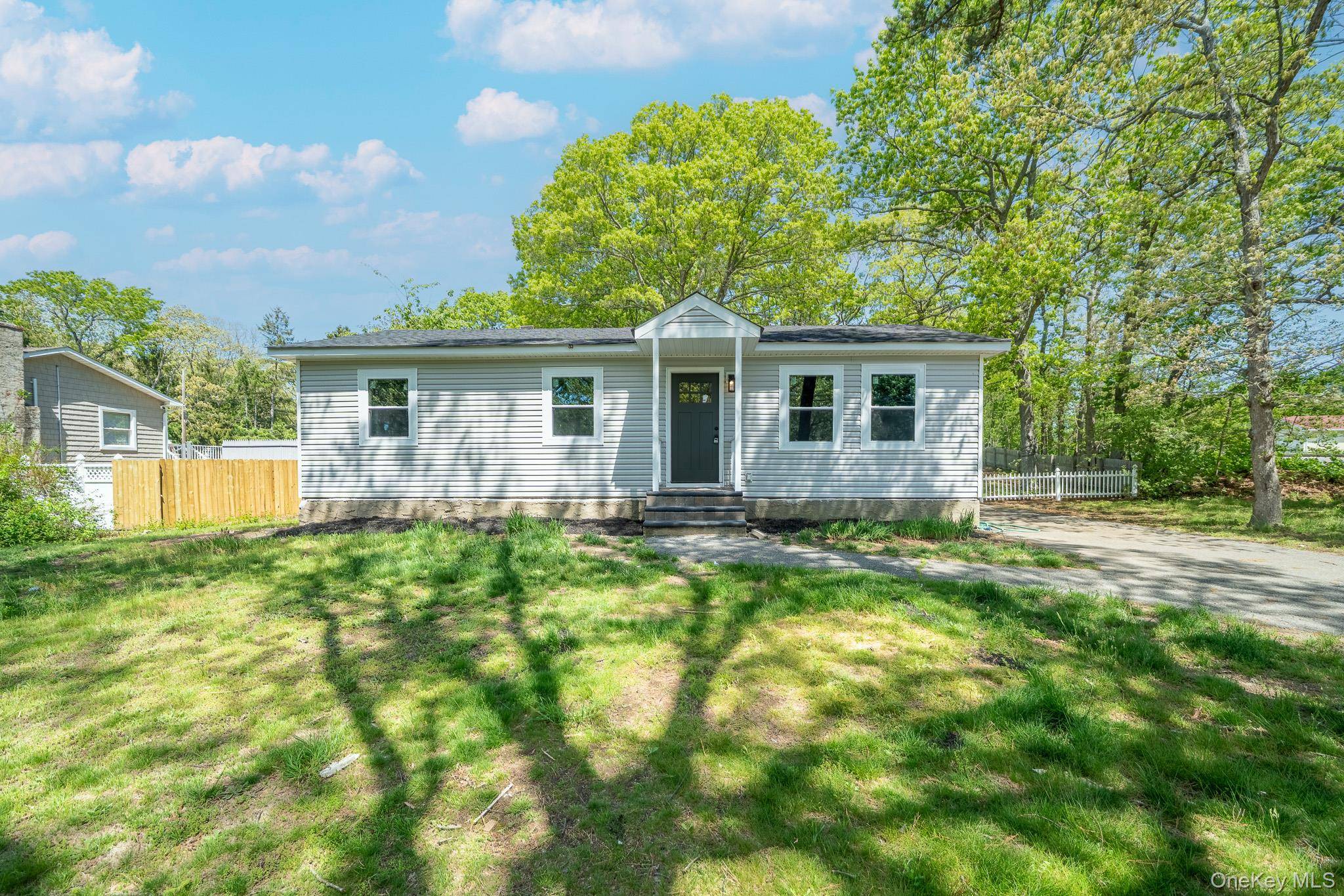 Beautifully renovated Ranch in desirable Mount Sinai schools.