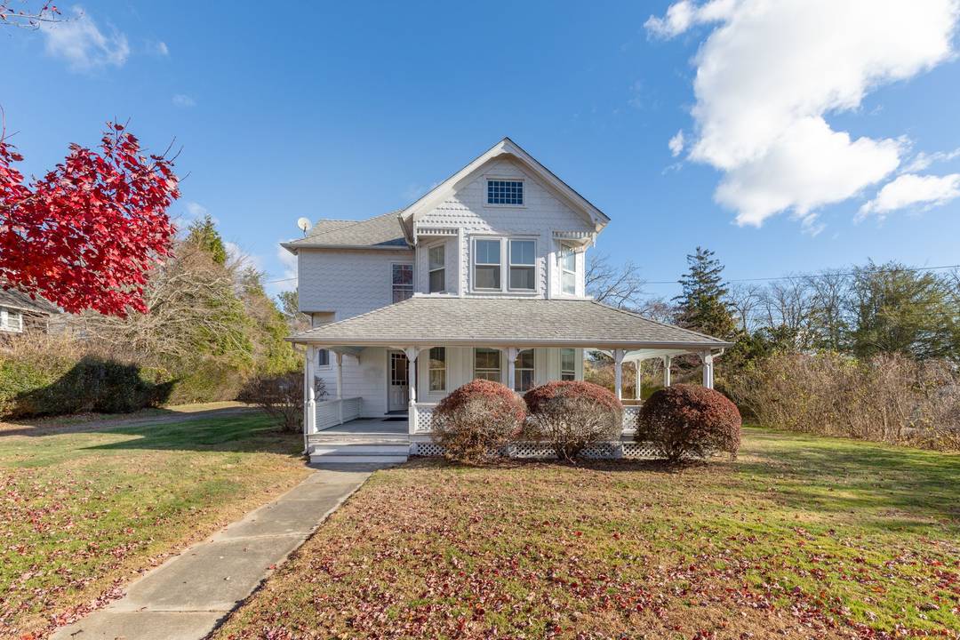 POTENTIAL!   Bridgehampton