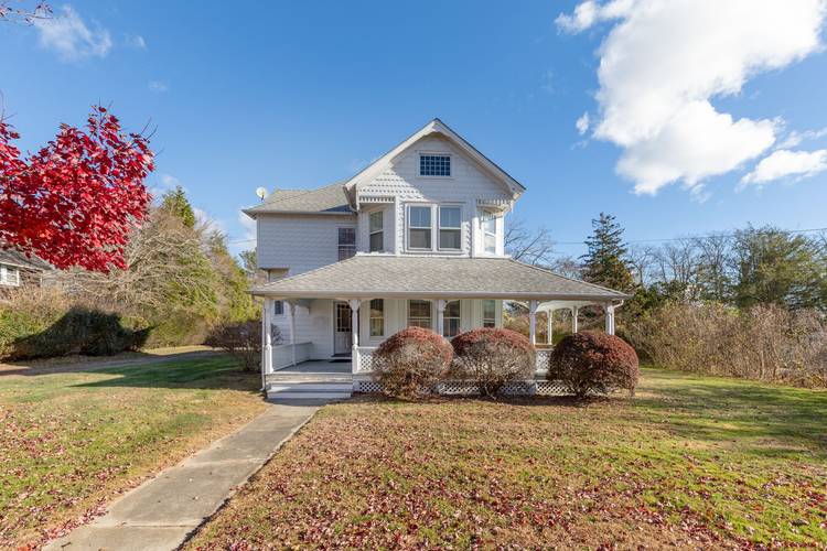 POTENTIAL!   Bridgehampton