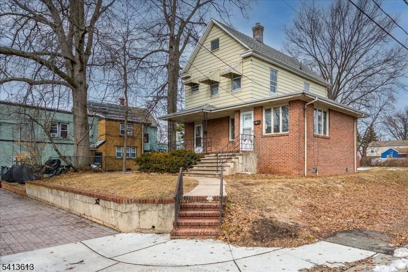 Exceptional investment opportunity featuring a versatile commercial space originally built as a doctor's office with basement, plus a residential apartment above with its own separate entrance, Rent at the moment ...