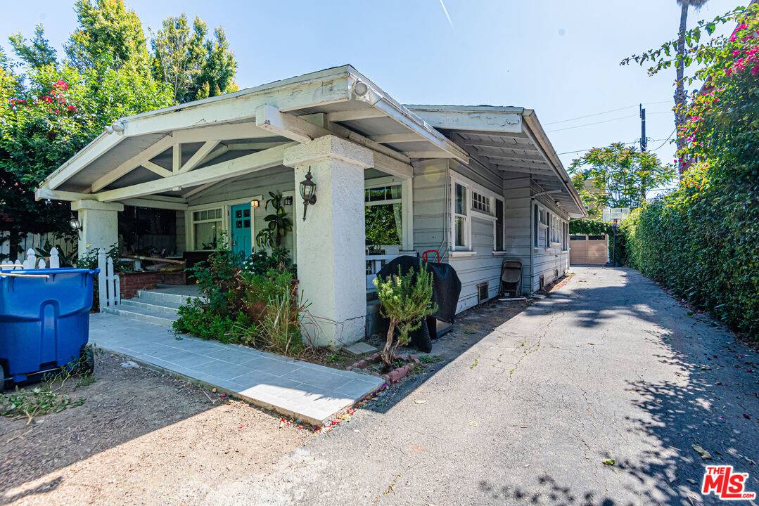 1130 N Beachwood Dr 2BR Hancock Park La