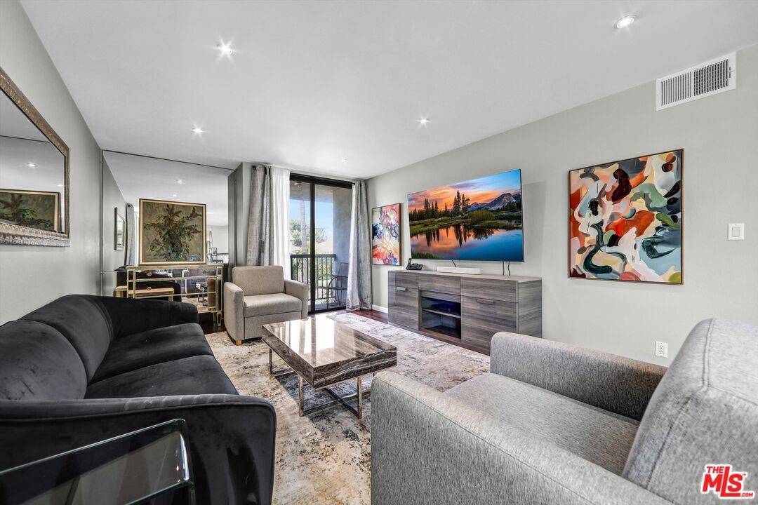 906 N Doheny Dr 2BR Sunset Strip La
