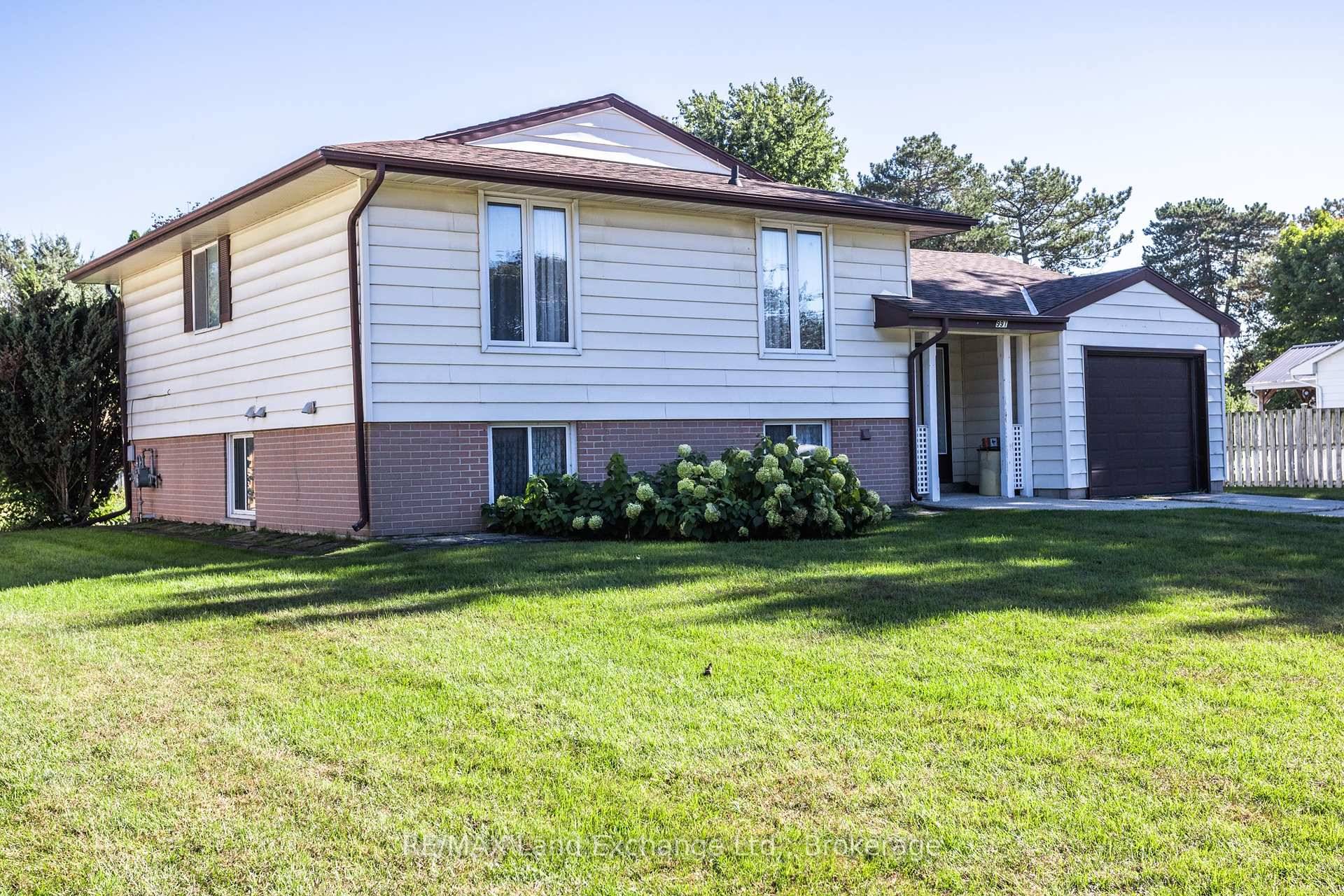 First time offered ! A lovely, well maintained, 4 bedroom family home on a huge Lot in a beautiful, mature area of town.