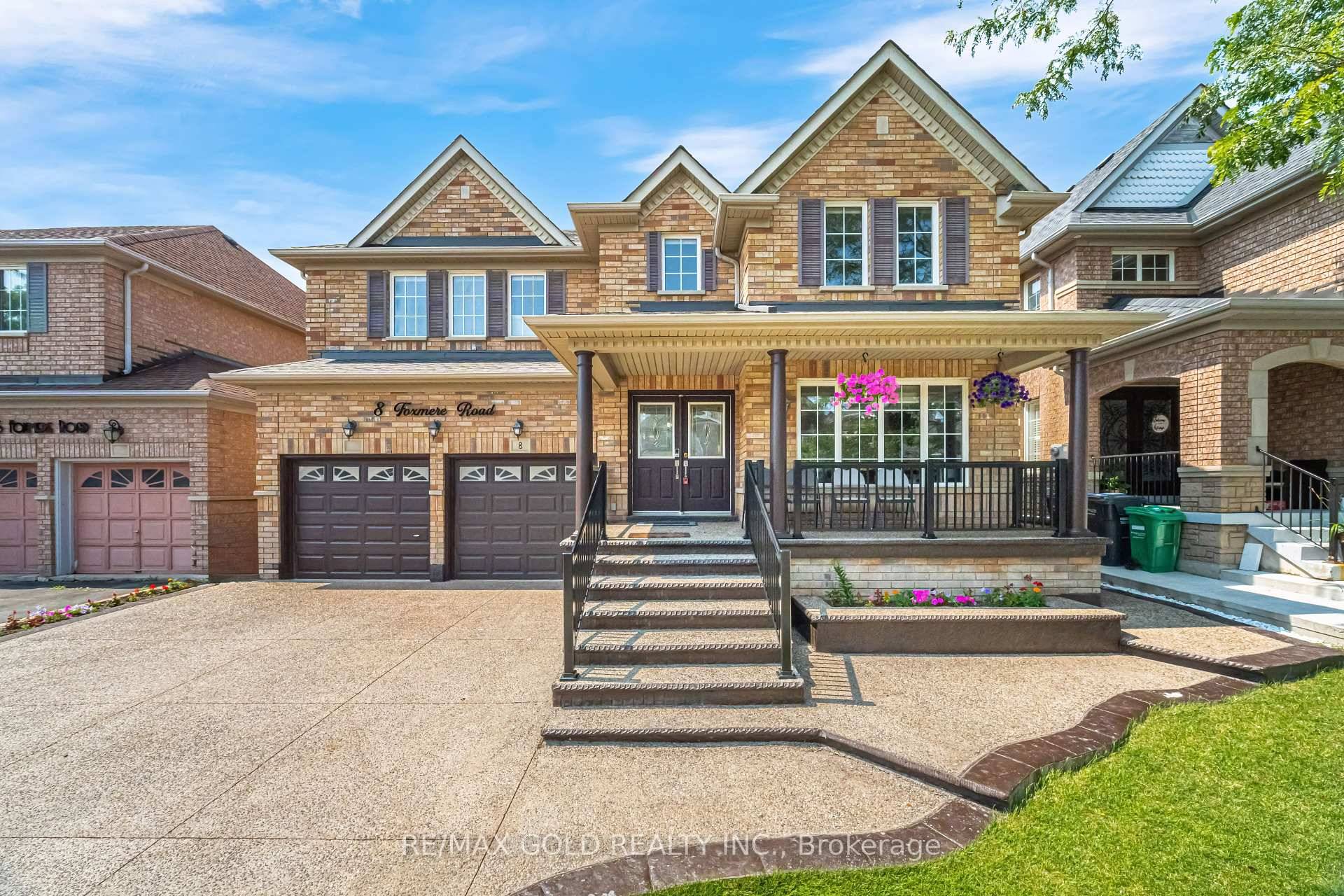 Introducing An Exceptional Fully Upgraded from Top to Bottom in 2022 FULL WASHROOM ON MAIN FLOOR In Fletcher's Meadow Neighborhood !