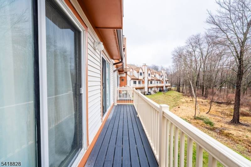 Welcome to the Meadows, great location, near all shopping.