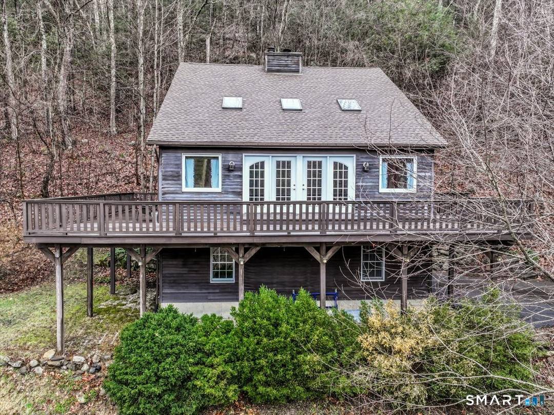Treetop Paradise ! Perched above the treetops with stunning western exposure, breathtaking views, and a glittering water view to complete the picture this is the private Litchfield County retreat you've ...