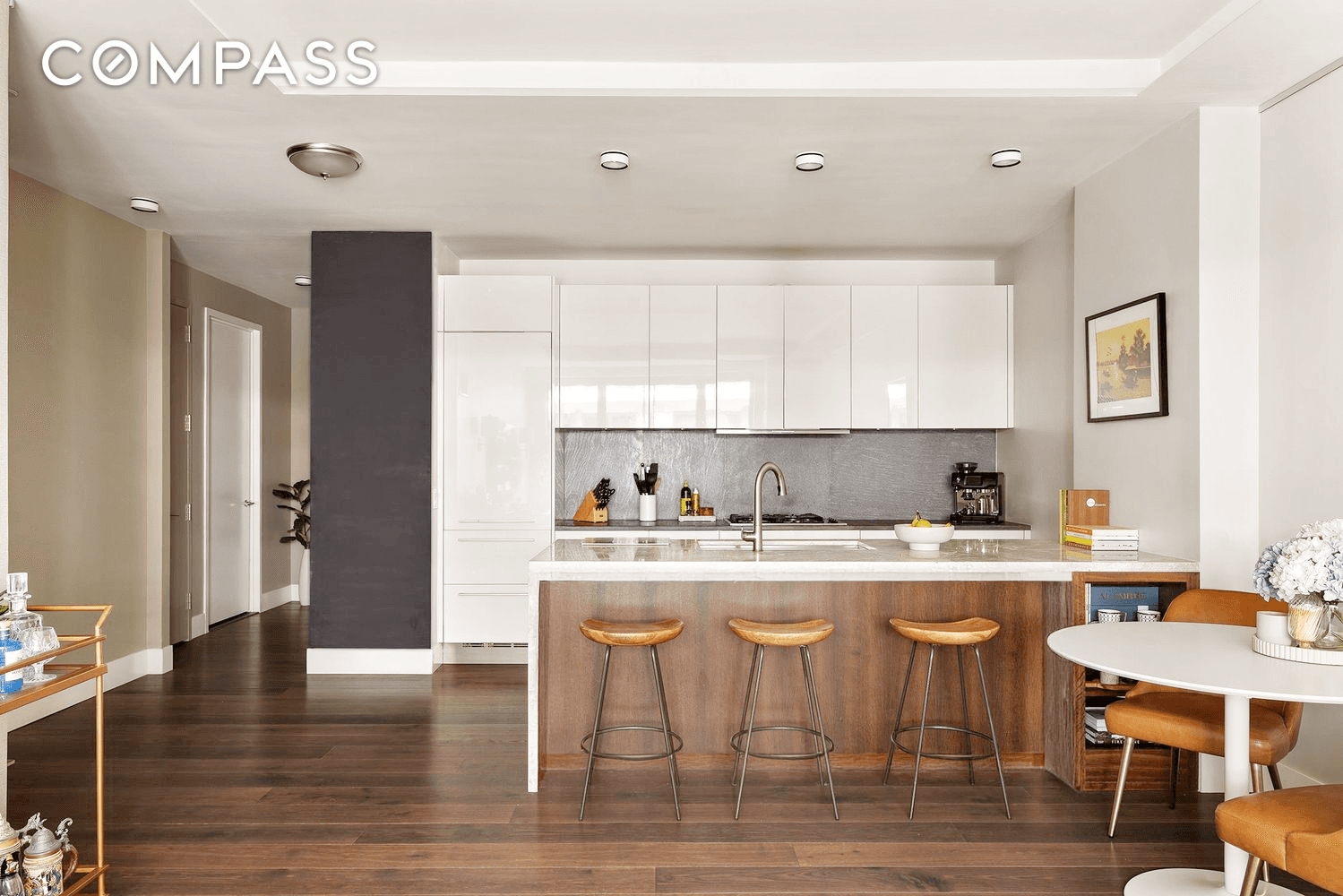 Welcome to 4 West 21st, a modern luxury residence in the heart of the Flatiron District.