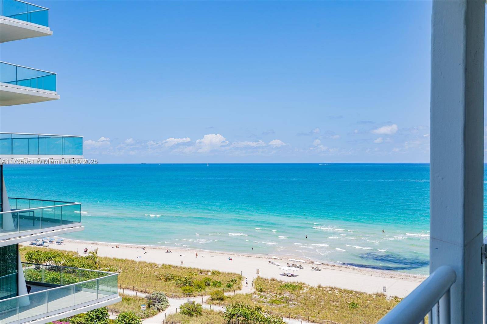 PRICE TO SELL ! ! LOCATION AND BEAITUFL VIEWS, 2 SPACIOUS BEDROOM WITH 2 FULL BATHS almost 1300 sfqt !