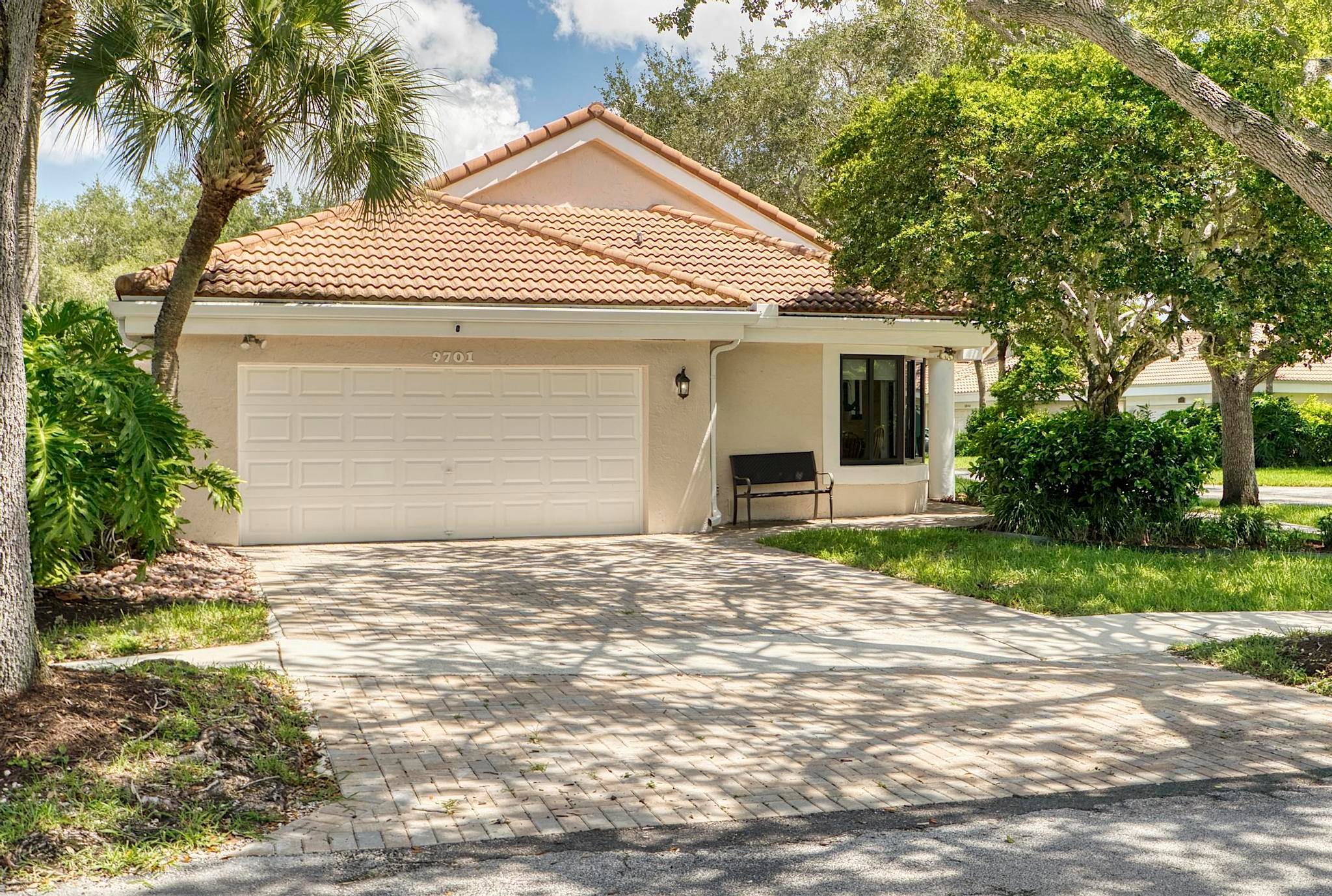 Beautifully updated turn key 3 bed, 2 bath, 2 car garage home located in the highly desirable Cross Creek community !