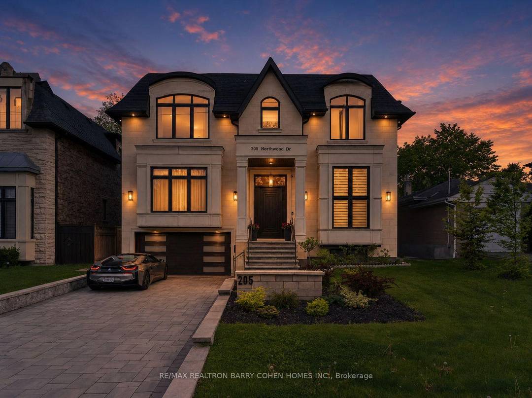 Exceptional Custom Built Residence On A 53 'x 150' Premium Lot In Family Friendly Newtonbrook East.
