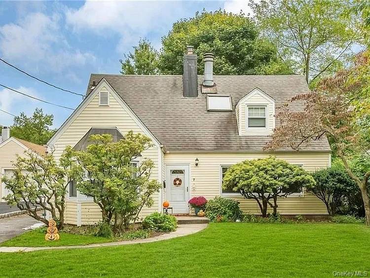 Charming 3 Bedroom, 2 Bath Home for Rent in Eastchester Lovely 3 bedroom, 2 bath single family home in a prime Eastchester location, adjacent to Mill Road.