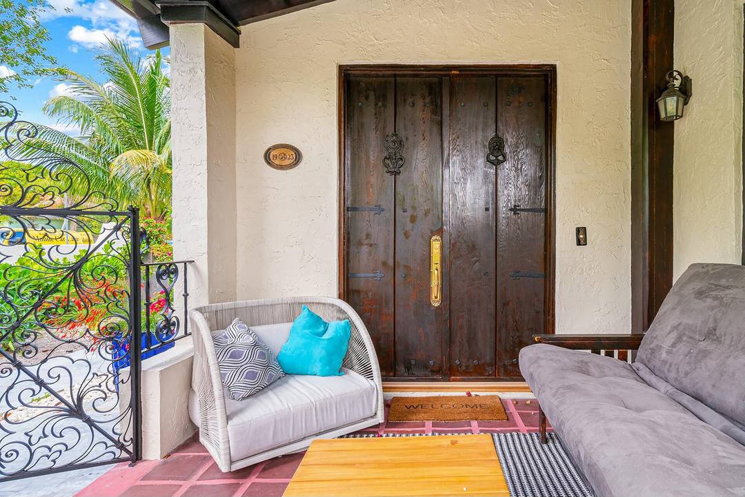 SHORT TERM ONLY ; MINIMUM STAY 7 DAYS.