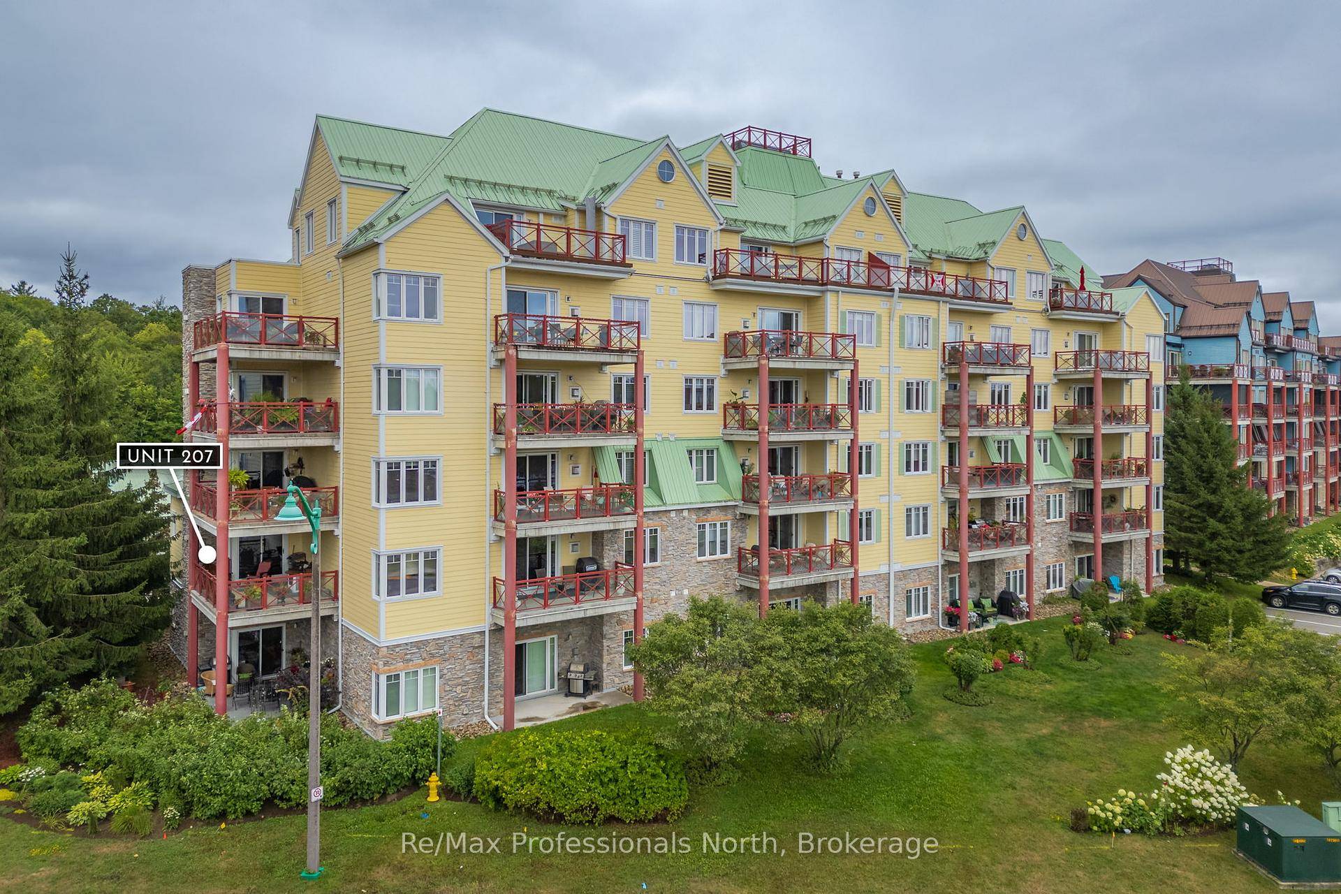 Welcome to the Ditchburn Building at the Muskoka Wharf, a sought after waterside condominium community.