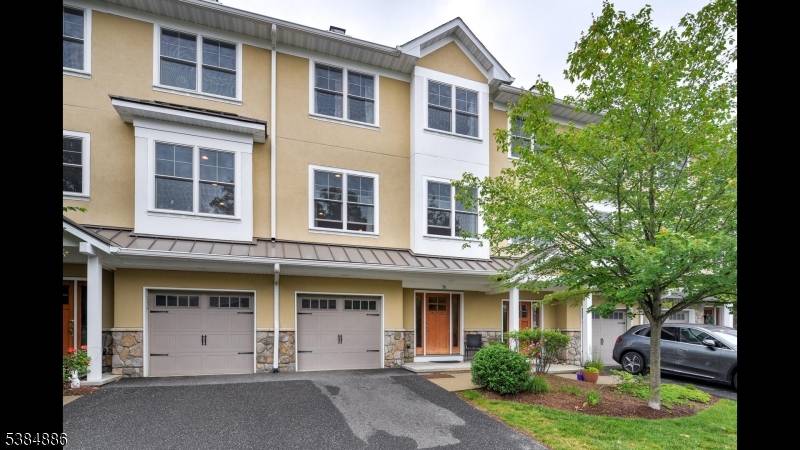 Stunning townhome available for Rent in Beautiful Mountain Lakes !