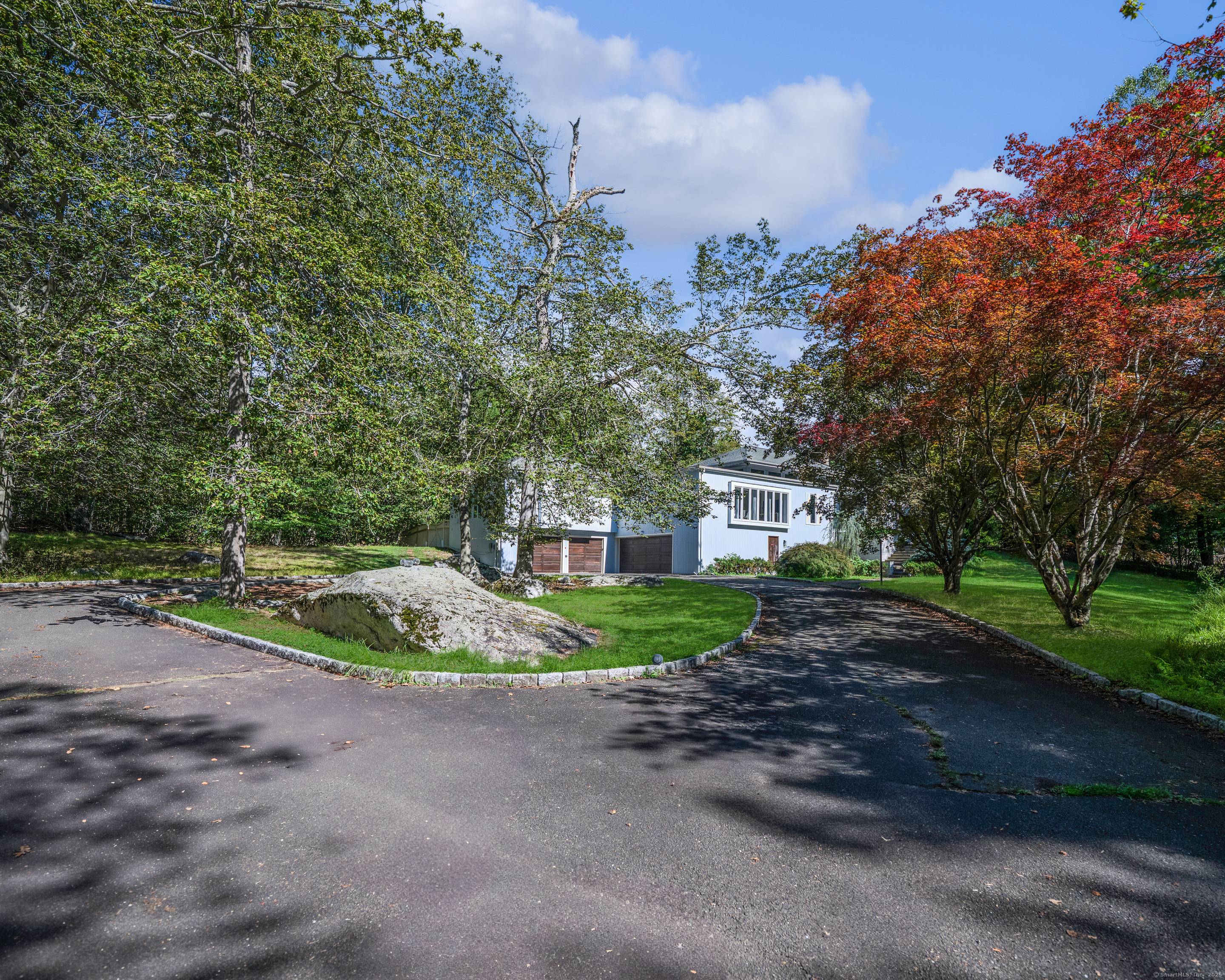 Welcome to 480 Riders Lane, a timeless mid century contemporary residence situated at the end of a generously sized cul de sac in the desirable Greenfield Hill neighborhood.