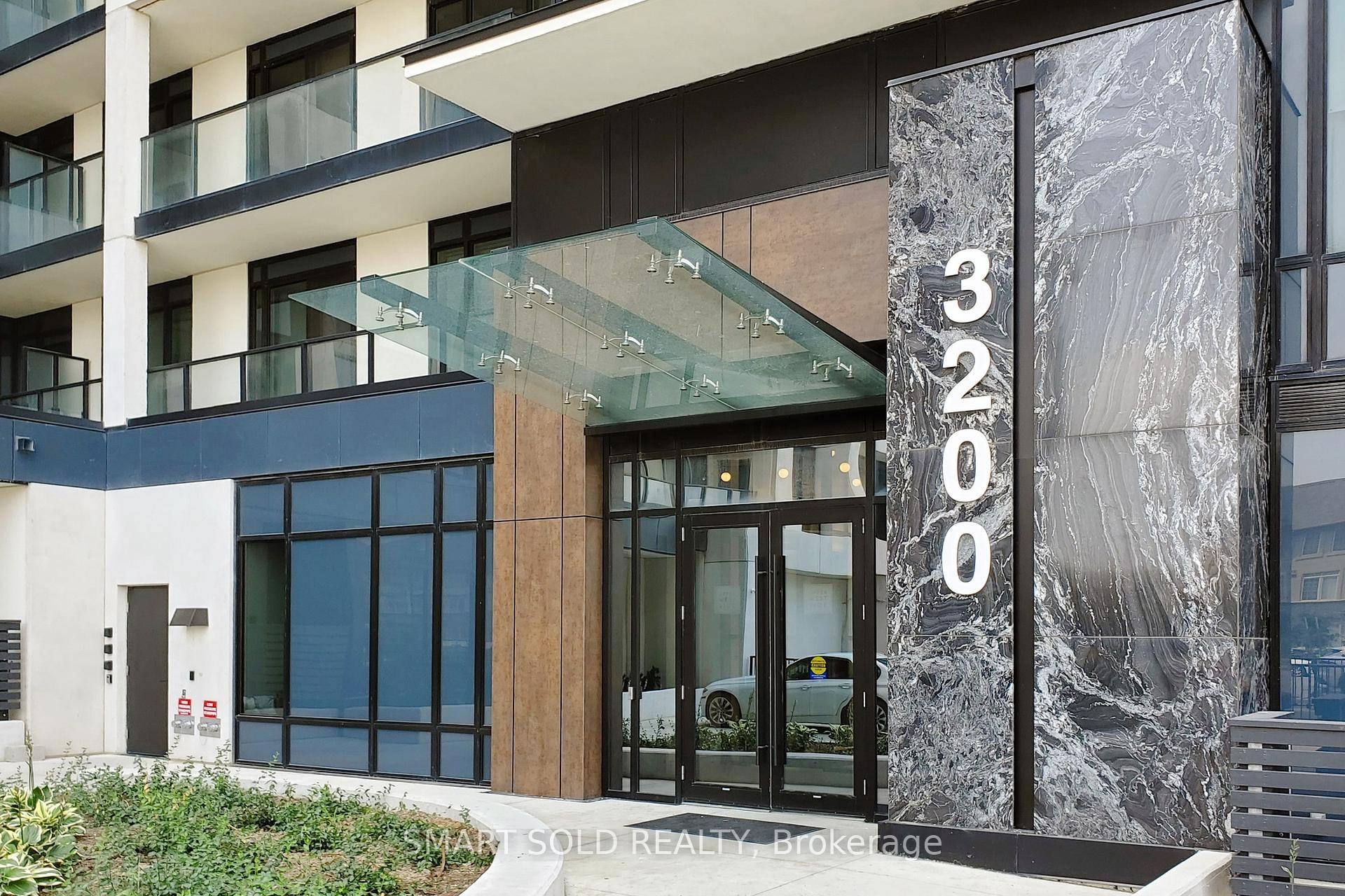 Welcome to this prestigious condo townhome in Rural Oakville by Branthaven !