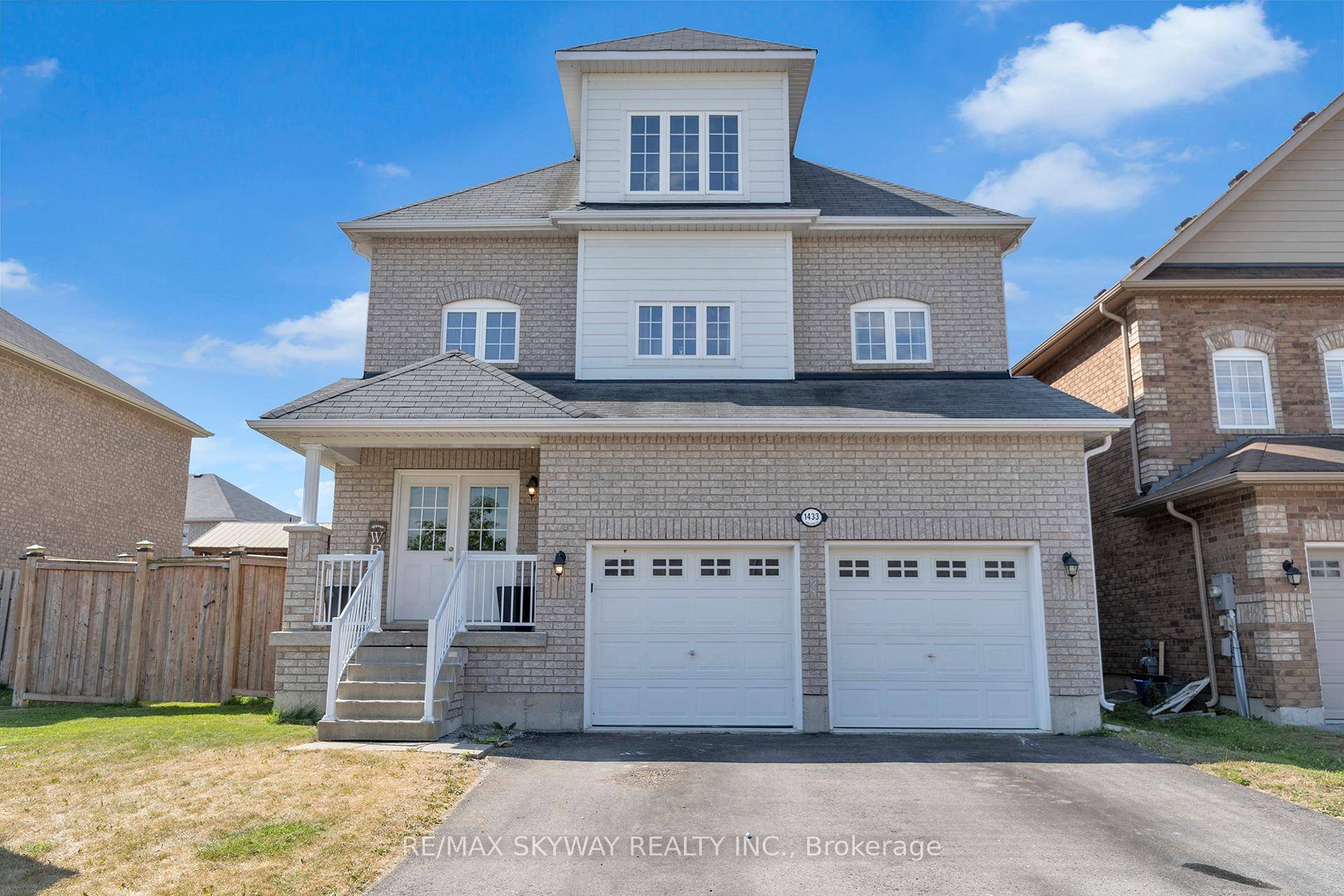 Welcome to 1433 Sheldon St an exquisitely designed, tastefully curated three storey residence located in one of Innisfil's most sought after communities.