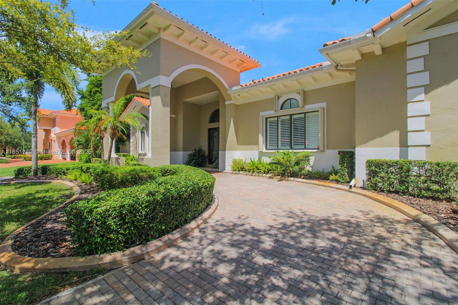 Located in the exclusive Mansions section of Cutler Cay, this 5 bed, 4 bath home features Brazilian wood floors, a gourmet kitchen with quartz countertops and top tier appliances, plus ...