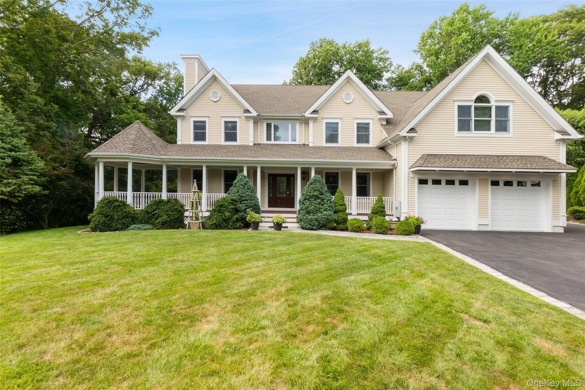Exceptional custom built Colonial in the heart of Mahopac.