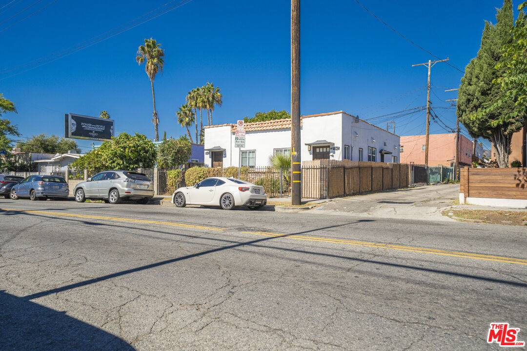 5347   Fountain Ave 4BR La