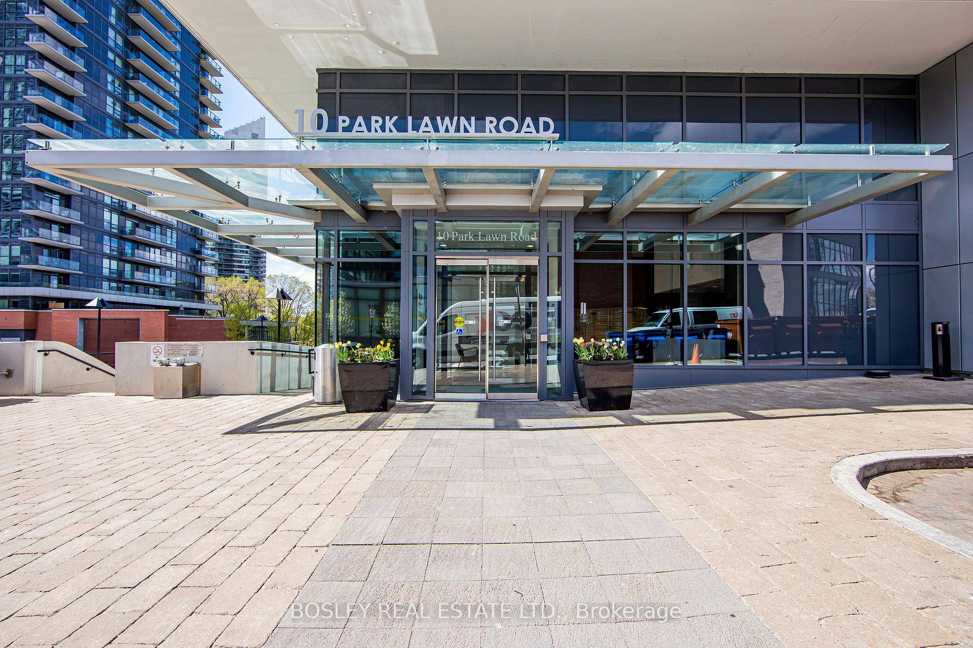 10 Park Lawn Rd is one of Etobicoke's most sought after waterfront addresses.