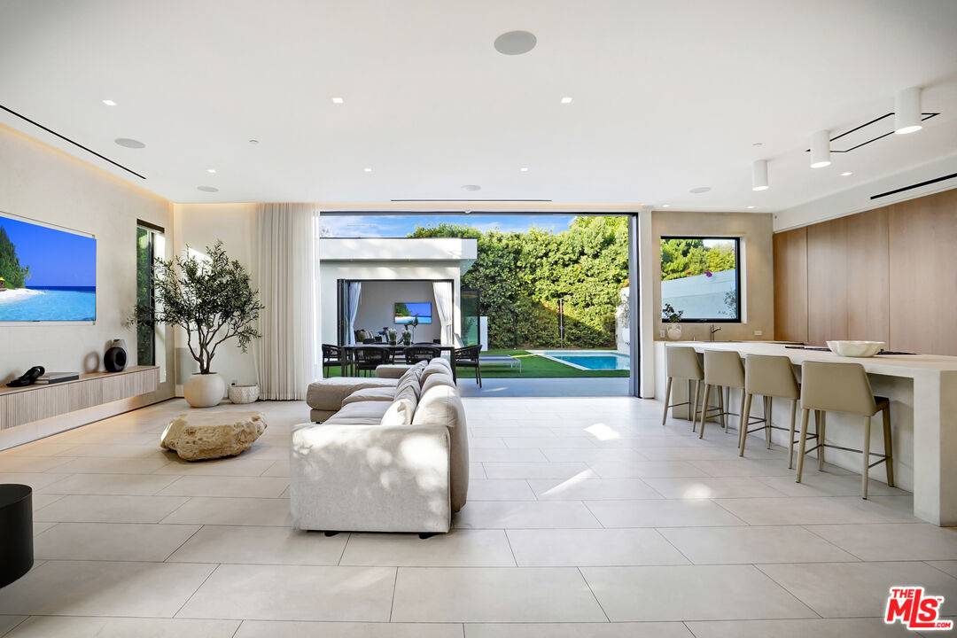 6687 Colgate Ave 6BR Beverly Grove La