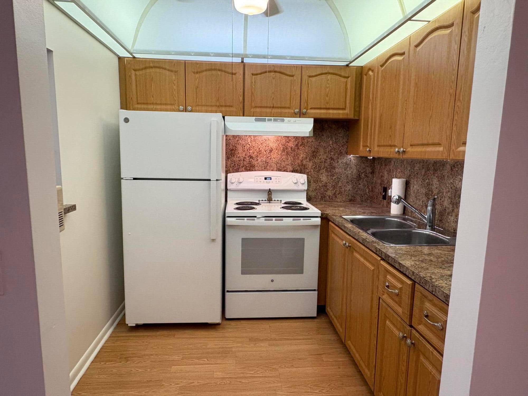 CAN BE RENTED IMMEDIATELY AFTER CLOSING NO WAITING A rare 1 bed, 1 1 2 bath unit available w central air on the 2nd floor.