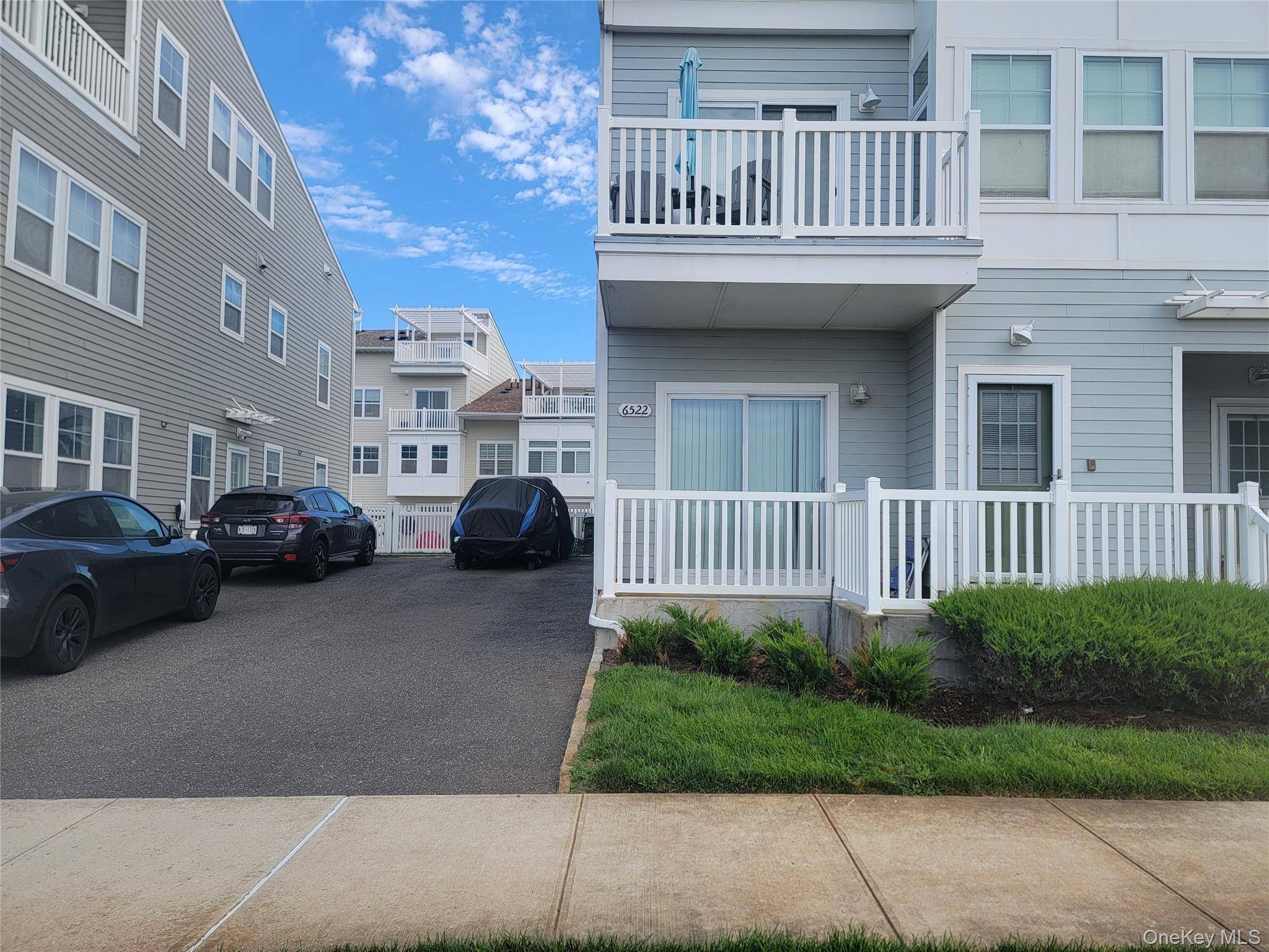 Large Bright Oceanfront 2 Bedroom 2bath Condo for Rent.