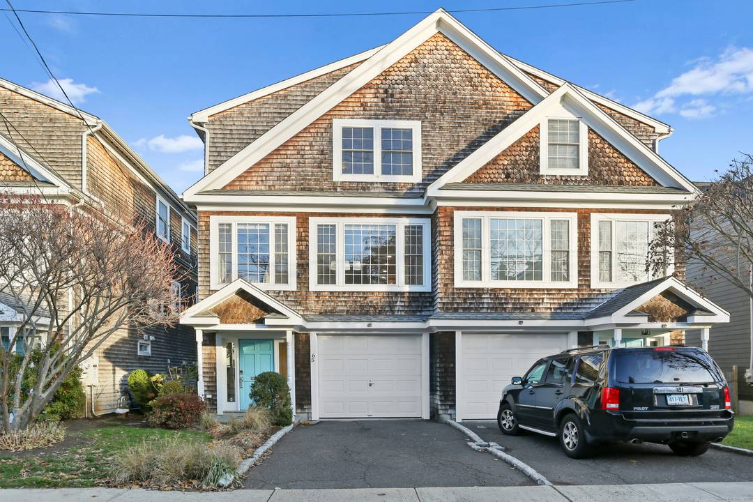 Beautiful, Move In Ready 3 Level Townhome in the Heart of Downtown Fairfield.