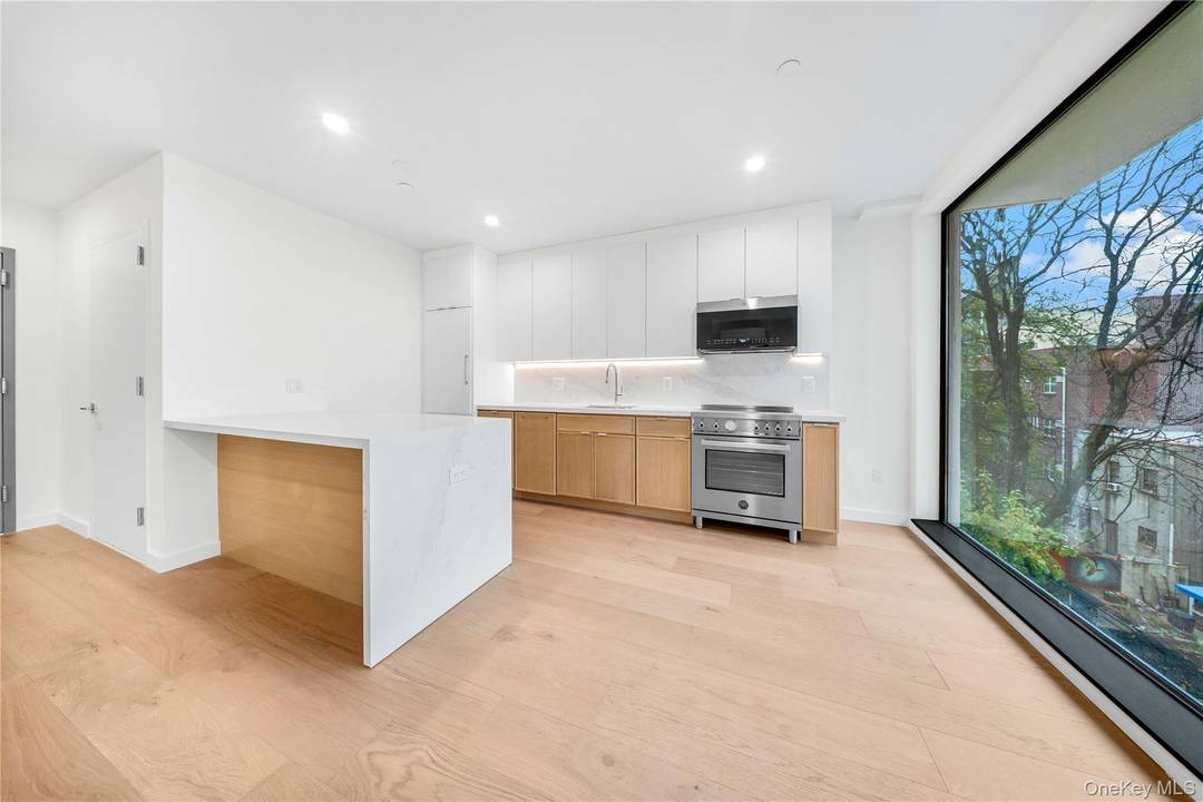 32 North A boutique condo rooted in the heart of Astoria 32 North redefines boutique living in Astoria with seven impeccably crafted one and two bedroom residences, offering private outdoor ...