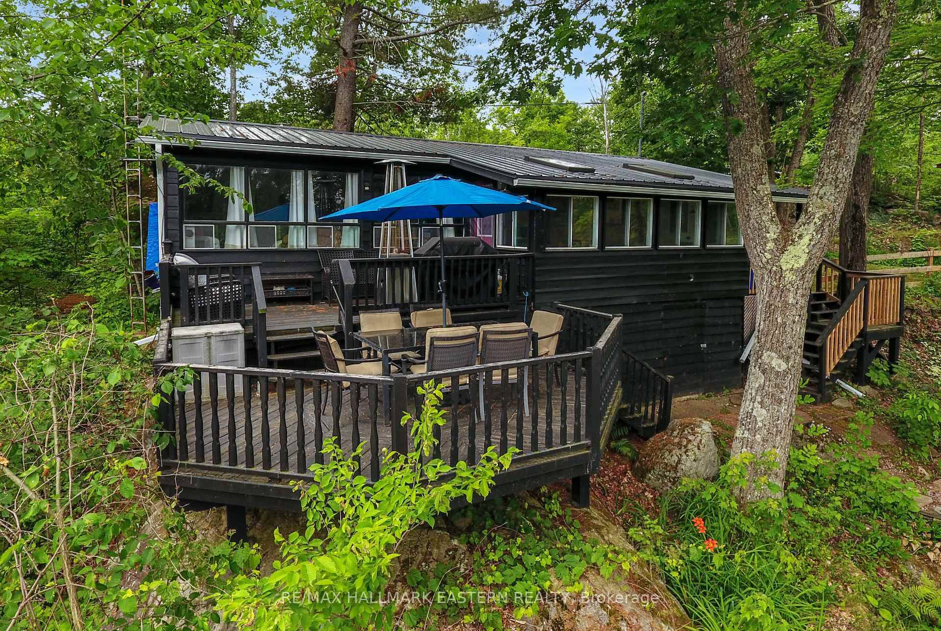 This 4 season bungalow style cottage is located in South Bay on the picturesque shores of Stoney Lake.